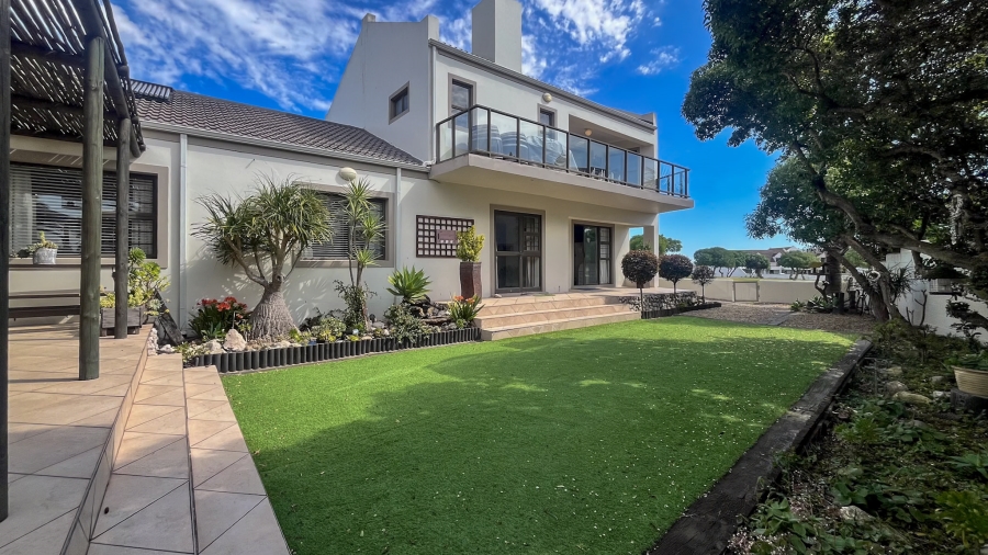 To Let 4 Bedroom Property for Rent in Country Club Western Cape